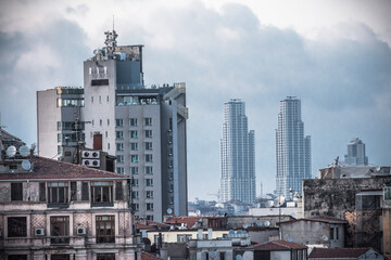 Obraz premium view on Istanbul uptown skyscraper augst summer