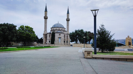 Fototapeta na wymiar Mosque of the Martyrs, Turkish Mosque. Baku, Azerbaijan 