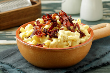 pasta con crema di formaggio  e bacon 