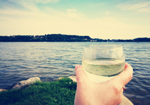 Time to relax on the Chmielno lake with a glass of delicious dry white wine.