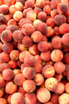 Background filled with peaches