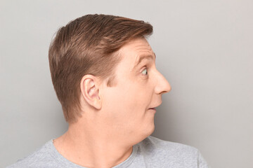 Obraz premium Portrait of funny happy impressed man with widened eyes and open mouth