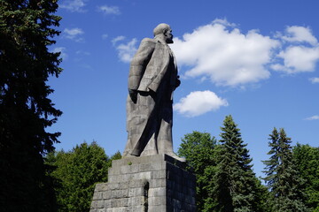 Fototapeta premium Lenin as represented by a 1930s giant sculpture second tallest Lenin in world at Dubna, Russia