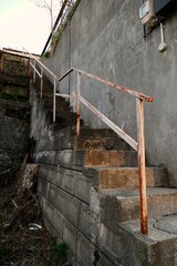 古びた階段