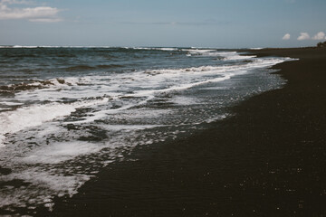 Fototapeta na wymiar beach of Indian ocean with black sand 
