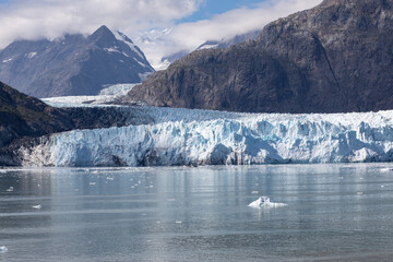 Fototapeta na wymiar Amazing Margerie Glacier, Glacier Bay National Park, Alaska