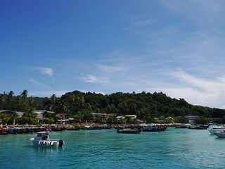 Fototapeta na wymiar Boats in the phi phi coast