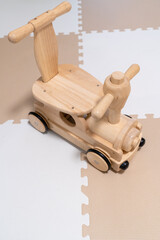 木製の手押し車