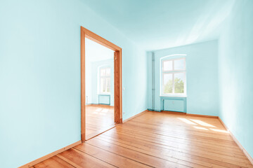 Obraz premium empty room in renovated flat with green painted walls