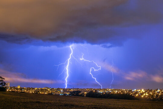 Lightning on city (Raio na cidade