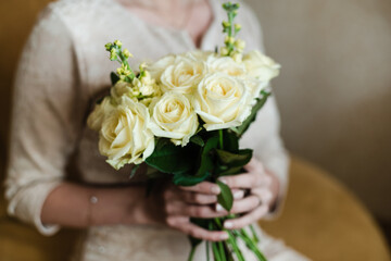 Obraz na płótnie Canvas bridal bouquet of white roses, White Rose, bride in wedding dress, bride holding bouquet, wedding day