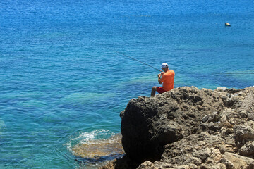 Fototapeta na wymiar Grèce, pêcheur sur l'île de Rhodes 