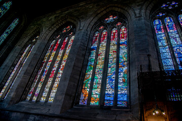 Nahaufnahme eines Kirchenfensters in der Dunblane Cathedral