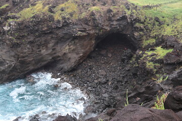 Obraz premium Grotte volcanique à l'île de Pâques