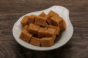 Cane sugar cubs in the bowl