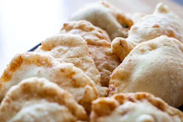 Pizza, pasta e rustici. Calzone fritto napoletano. Rustico tipico della tradizione italiana napoletana.