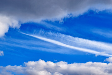 Obraz premium Cumulus clouds in the blue sky