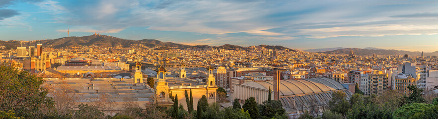 Fototapeta na wymiar Barcelona - The panorama of the city in the sunset light.