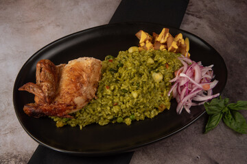 arroz con pollo peruano