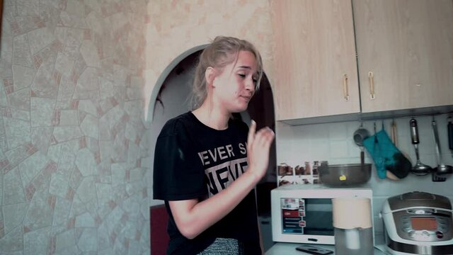 The girl grabs her boyfriend's ass. The guy is washing dishes in the sink. Funny erotica