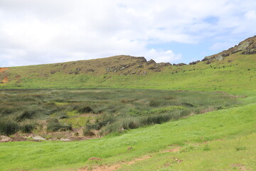 Fototapeta premium Cratère du volcan Rano Raraku à l'île de Pâques
