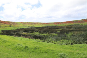 Fototapeta premium Cratère du volcan Rano Raraku à l'île de Pâques