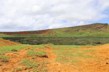 Obraz premium Cratère du volcan Rano Raraku à l'île de Pâques 