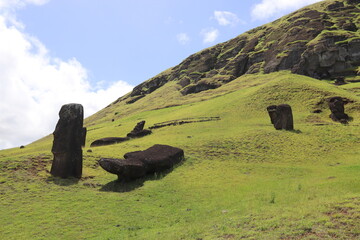 Statues monumentales du volcan Rano Raraku, île de Pâques