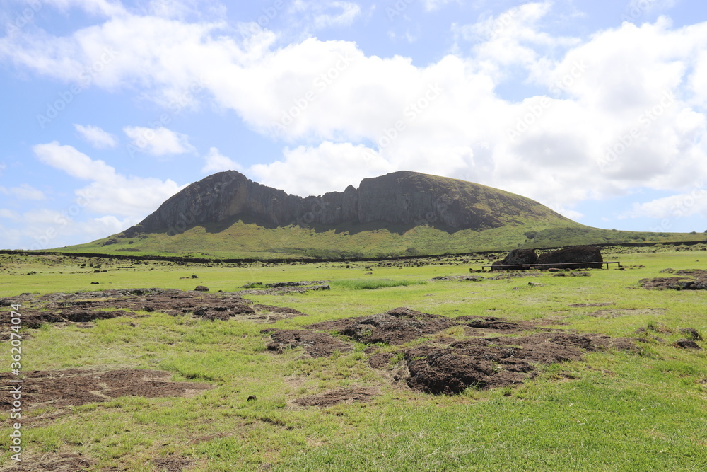 Canvas Prints Volcan Rano Raraku à l'île de Pâques	