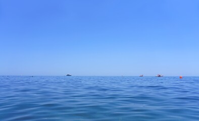 Black Sea: horizon, light waves and marine perspective