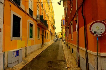 narrow street in lisbon