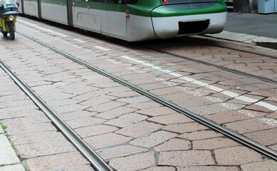 Viaggiare in tram in centro città - business