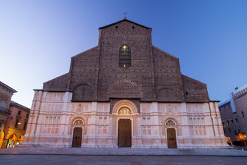 Bologna - The Basilica di San Petronio in morning dusk © Renáta Sedmáková