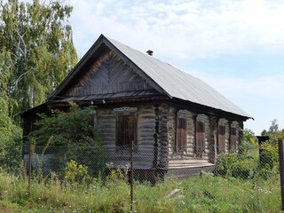 Fototapeta na wymiar Abandoned village house