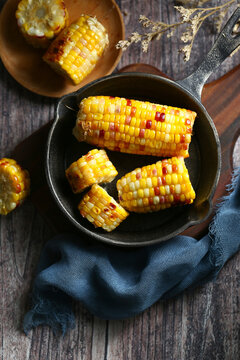 roasted corn in pot pan