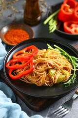 fried noodles in black plate