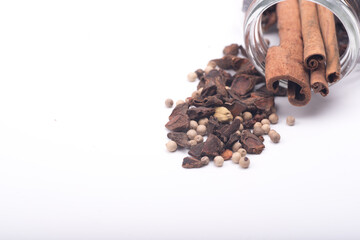 Un assorted spices and condiments