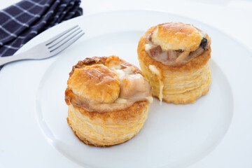 bouchée à la reine dans une assiette