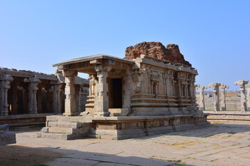 Obraz premium miniatur statue made wood and sand