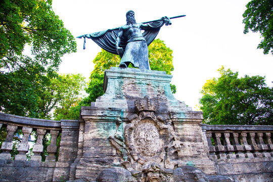 The Smith-von-Kochel monument on Lindwurmstrasse (Munich-Sendling) by Carl Ebbinghaus