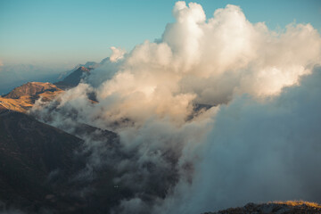 Fototapeta na wymiar clouds in the mountains