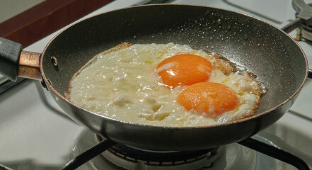 Adding salt to the simple fried eggs 