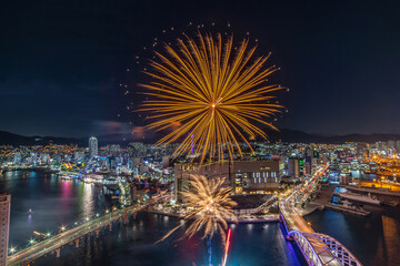 Fototapeta premium fireworks in the city
