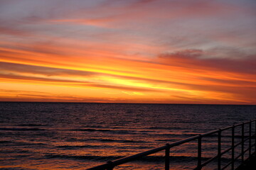 Fototapeta na wymiar Beautiful sky twilight times and reflections on the sea