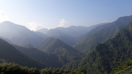 Obraz premium view of the mountains at sunrise 