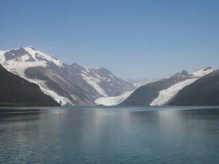 Obraz premium Glacier and mountain range view from cruise ship. Prince William Sound, Alaska, USA.