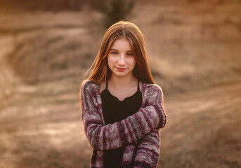 Fototapeta premium Pretty girl in sunset light