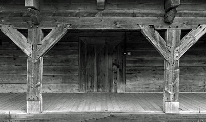 wybudowany z drewna w 1818 roku zabytkowy lamus plebanski w miejscowosci knyszyn na podlasiu w polsce © Jacek Sakowicz