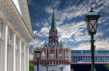 Fototapeta na wymiar View of the Kremlin on a cloud background, Moscow, Russia--the most popular view of Moscow