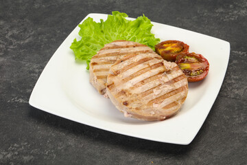 Grilled tuna steak with kumato